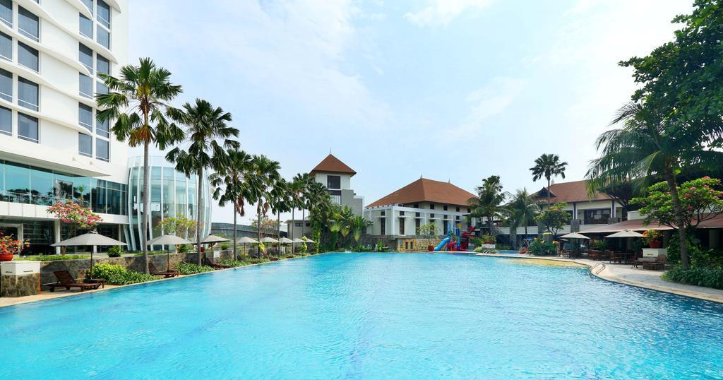 Hotel Santika Premiere Kota Harapan Indah Bekasi Buitenkant foto